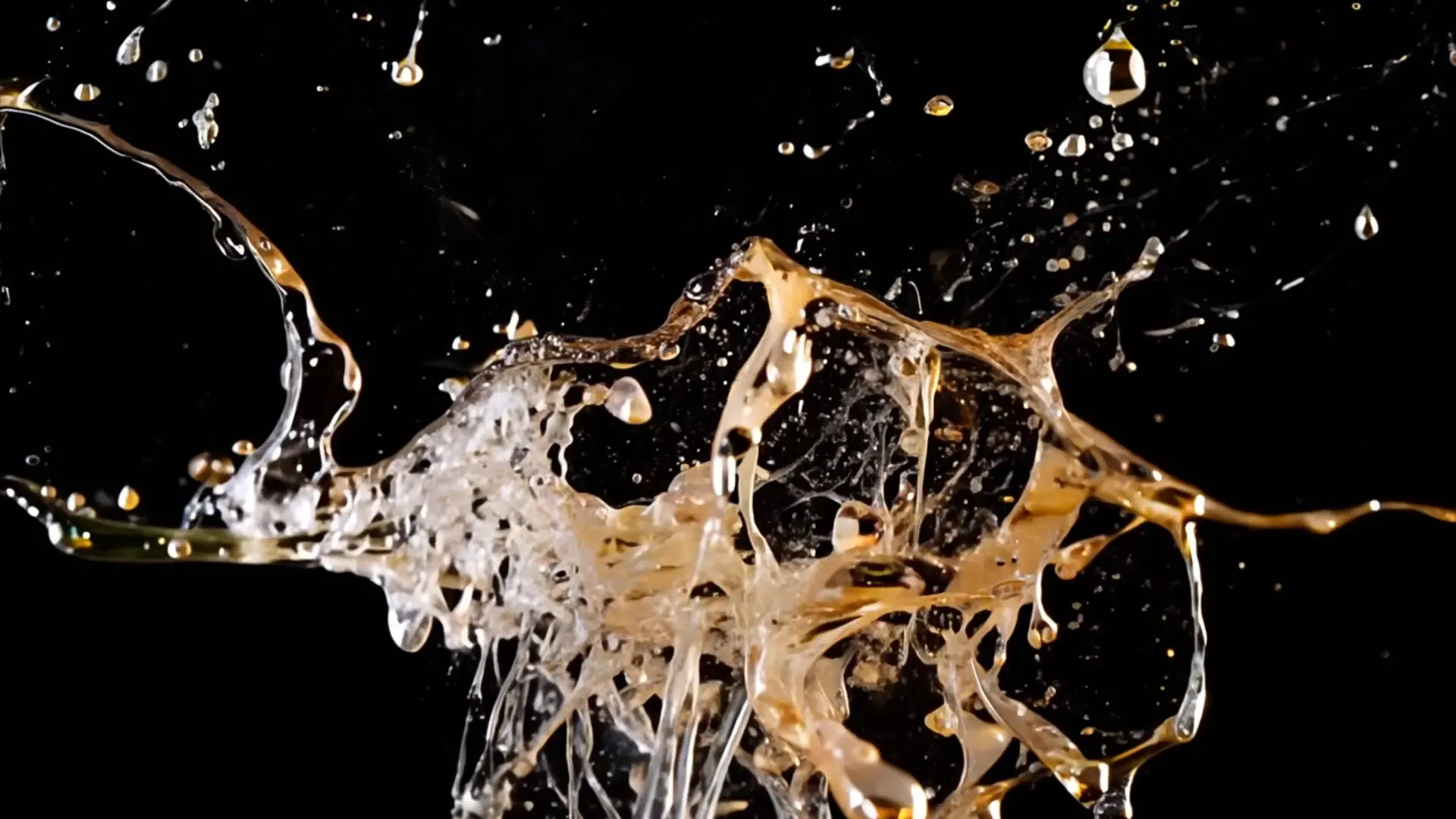 High-Speed Liquid Splash Overlay for Beverage Advertisements